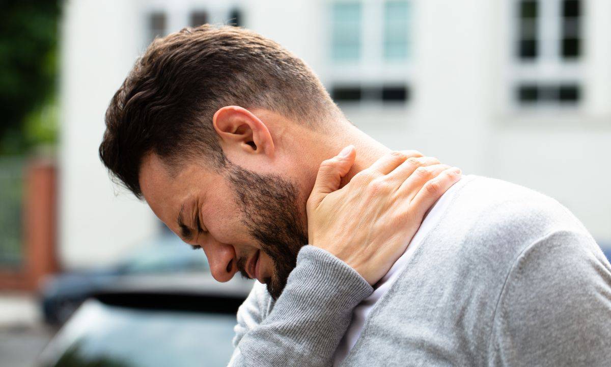 Trattamento per problemi alla cervicale a Muggiò: ritrova il benessere