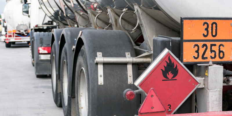 Sicurezza su strada: come gestire il trasporto di merci pericolose ad Angri in modo professionale